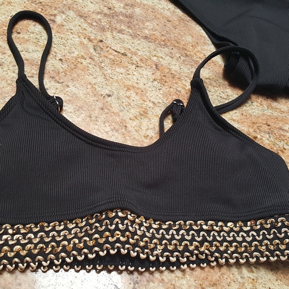 Black bikini - Picture 2 of 4